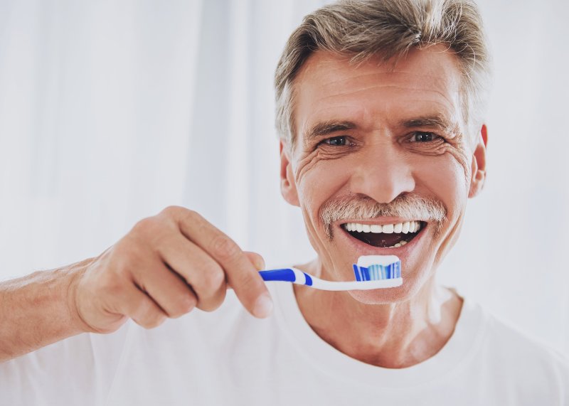 come-mantenere-i-denti-forti-e-sani-cura-e-igiene-dentale-guida